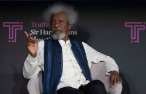 Нобелевский лауреат из Нигерии Уоле Шойинка сообщает о аннулировании своей визы в США